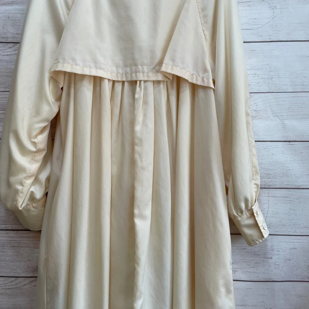 VINTAGE MARGUERITE RUBEL LIGHTWEIGHT NYLON COAT IN PALE‎ YELLOW - Picture 8 of 12